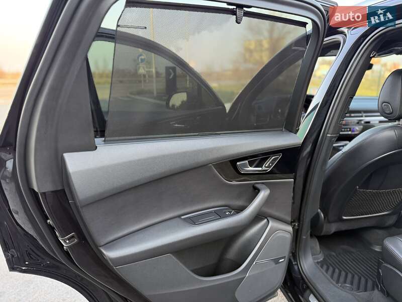 Позашляховик / Кросовер Audi Q7 2017 в Дніпрі