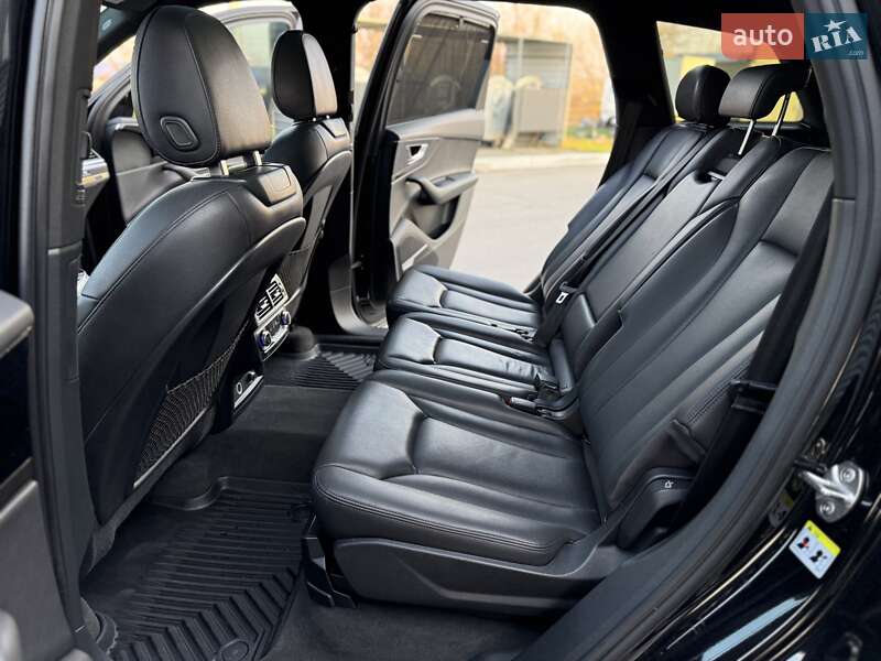 Позашляховик / Кросовер Audi Q7 2017 в Дніпрі