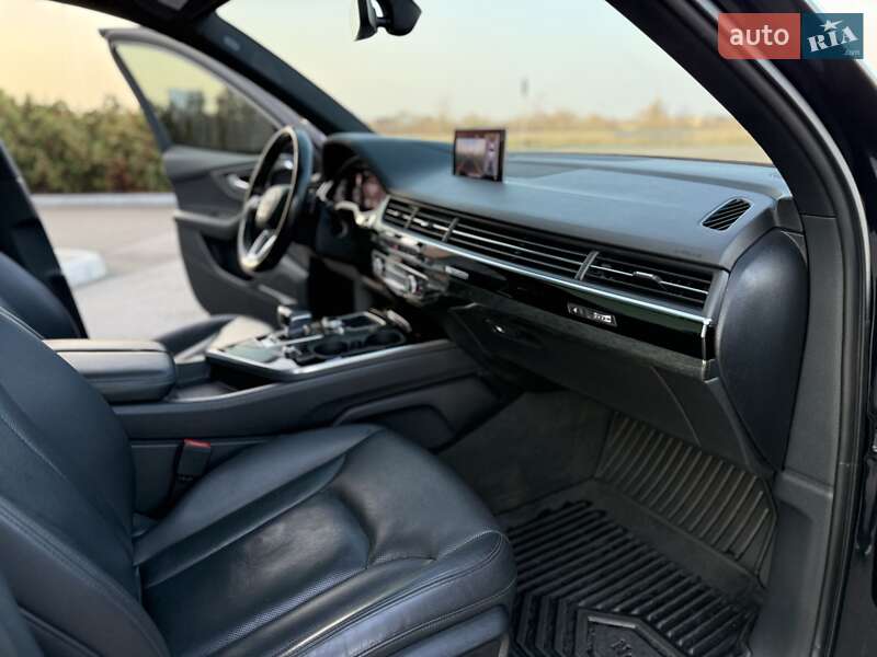 Позашляховик / Кросовер Audi Q7 2017 в Дніпрі