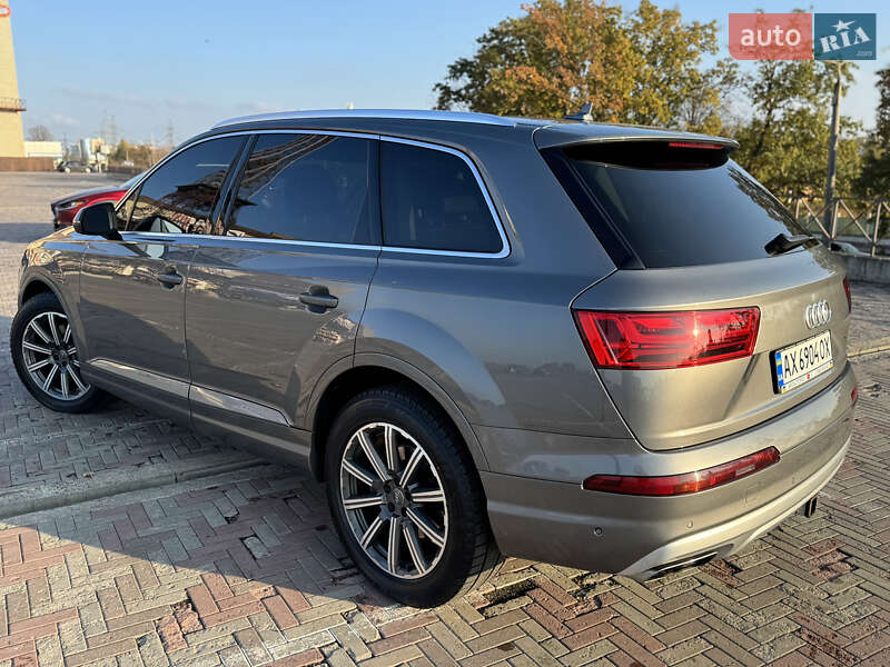 Позашляховик / Кросовер Audi Q7 2015 в Харкові