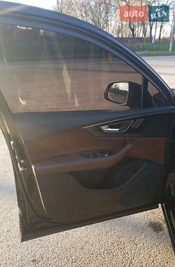 Позашляховик / Кросовер Audi Q7 2016 в Чуднові