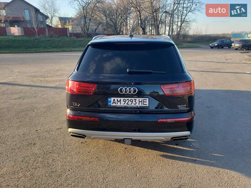 Позашляховик / Кросовер Audi Q7 2016 в Чуднові