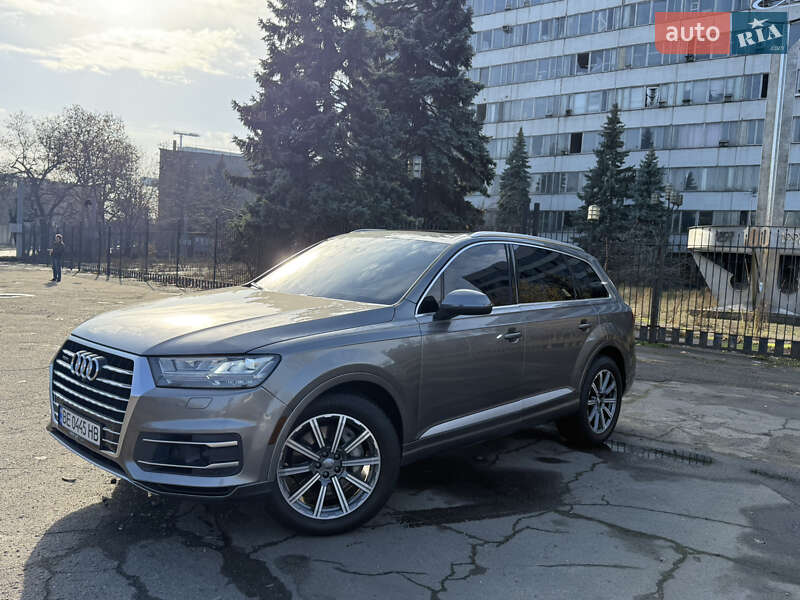 Позашляховик / Кросовер Audi Q7 2017 в Миколаєві