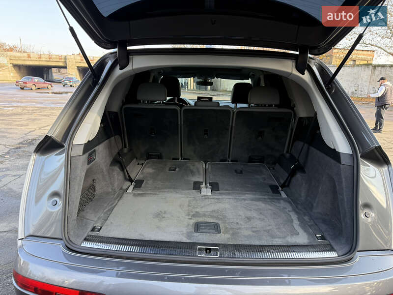 Позашляховик / Кросовер Audi Q7 2017 в Миколаєві