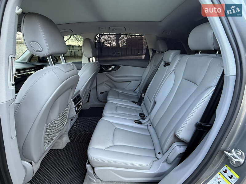 Позашляховик / Кросовер Audi Q7 2017 в Миколаєві