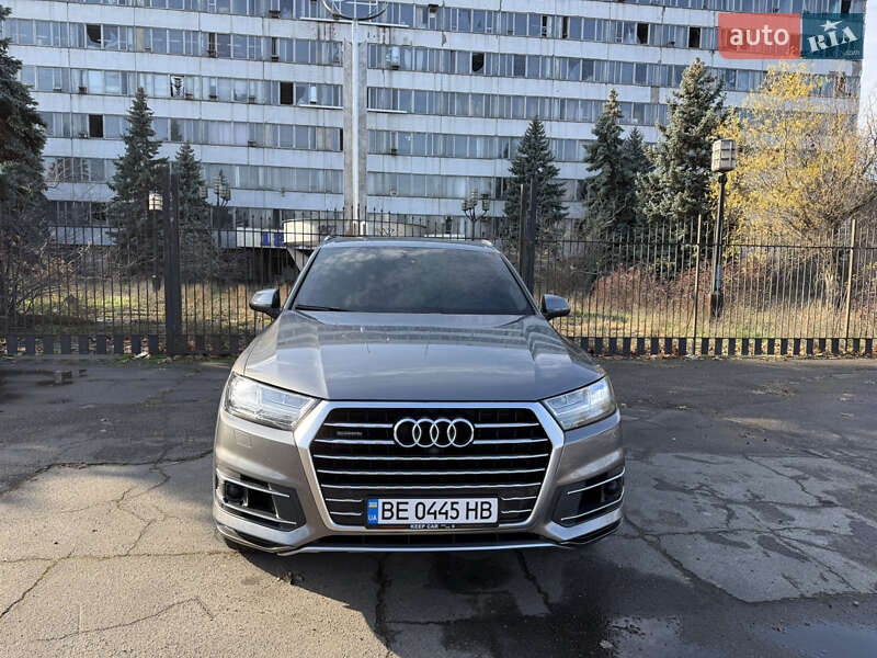Позашляховик / Кросовер Audi Q7 2017 в Миколаєві