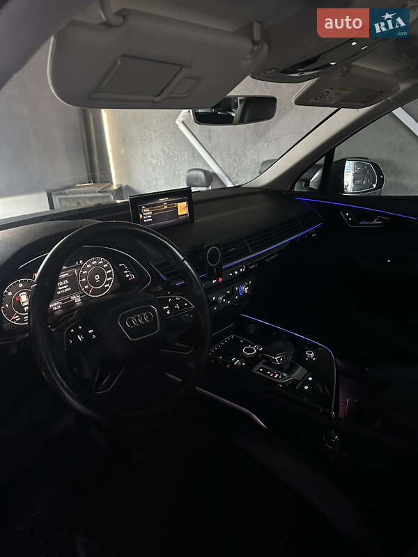 Позашляховик / Кросовер Audi Q7 2015 в Мукачевому