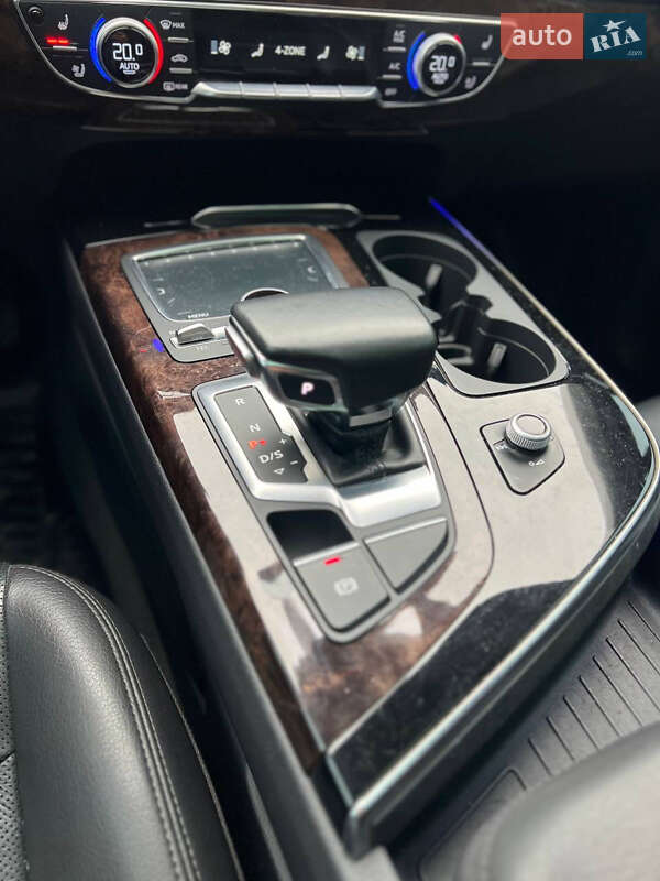 Позашляховик / Кросовер Audi Q7 2017 в Львові