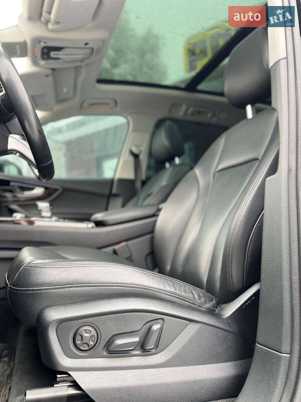 Позашляховик / Кросовер Audi Q7 2017 в Львові