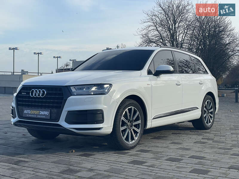 Позашляховик / Кросовер Audi Q7 2017 в Дніпрі