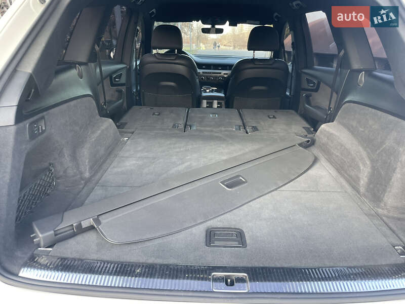 Позашляховик / Кросовер Audi Q7 2017 в Дніпрі