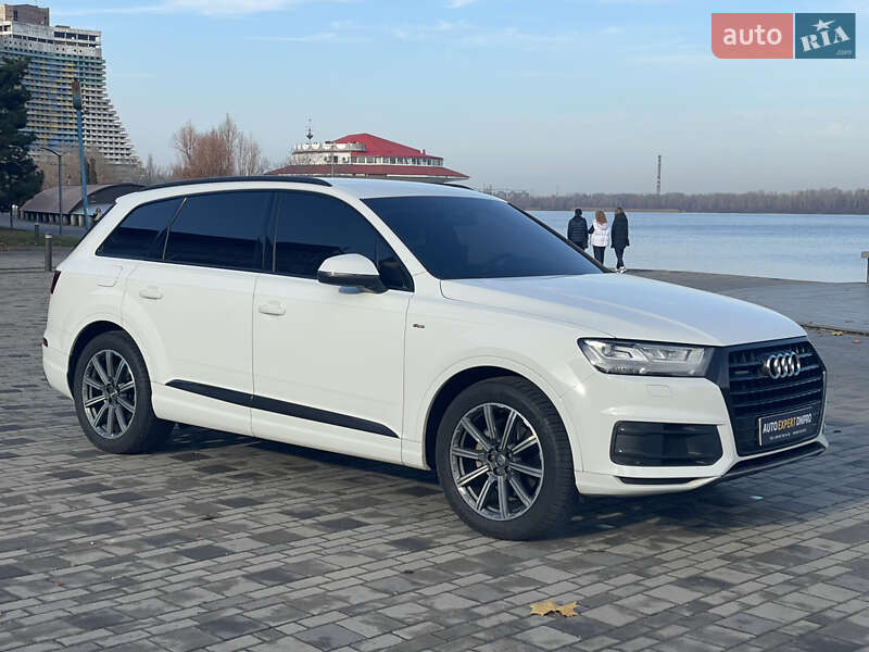 Позашляховик / Кросовер Audi Q7 2017 в Дніпрі