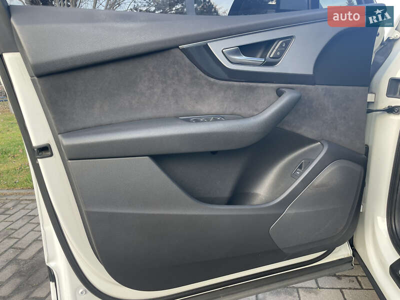 Позашляховик / Кросовер Audi Q7 2017 в Дніпрі