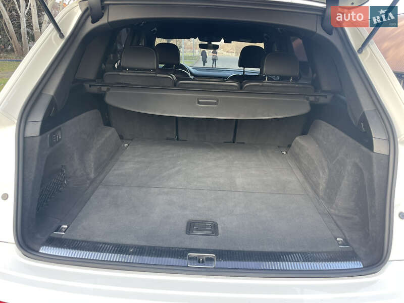 Позашляховик / Кросовер Audi Q7 2017 в Дніпрі