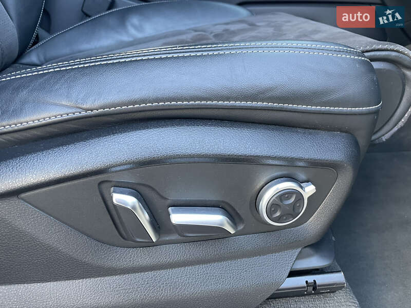 Позашляховик / Кросовер Audi Q7 2017 в Дніпрі