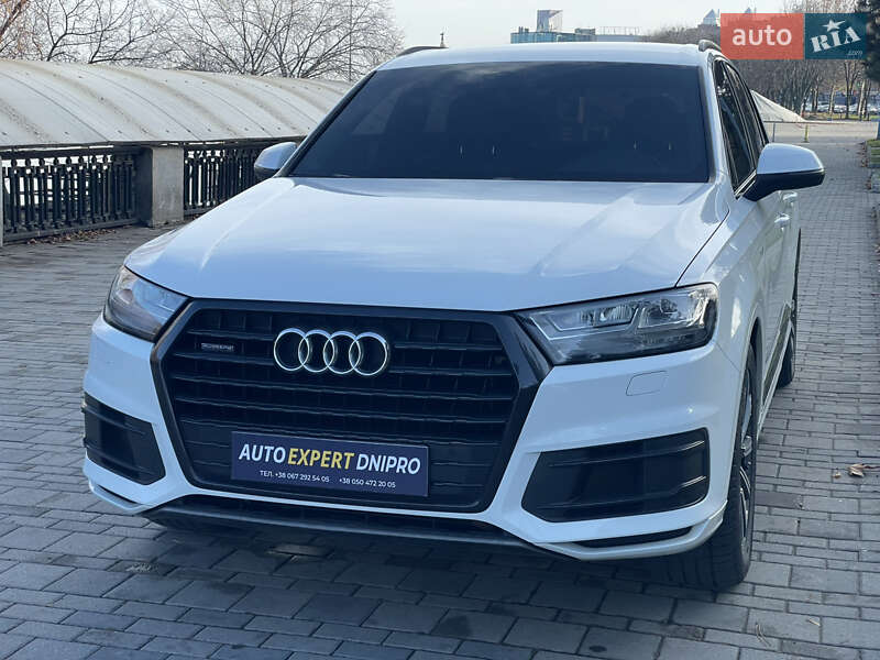 Позашляховик / Кросовер Audi Q7 2017 в Дніпрі