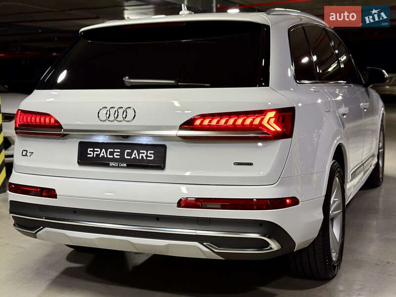 Позашляховик / Кросовер Audi Q7 2019 в Києві