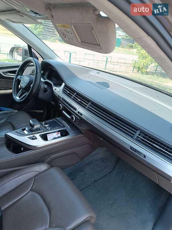 Позашляховик / Кросовер Audi Q7 2016 в Новому Бузі