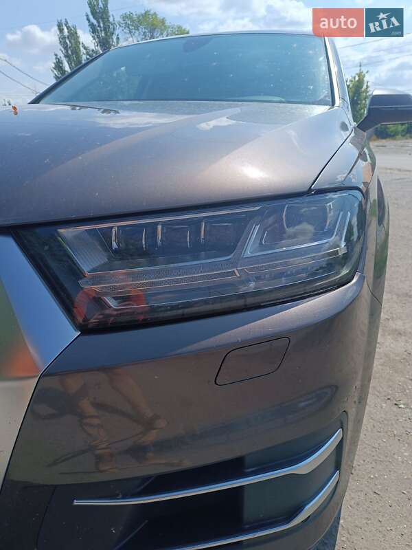 Позашляховик / Кросовер Audi Q7 2016 в Новому Бузі