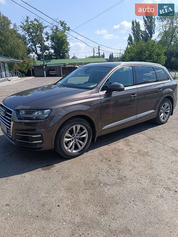 Позашляховик / Кросовер Audi Q7 2016 в Новому Бузі