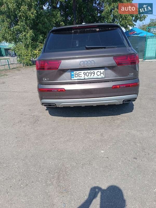 Позашляховик / Кросовер Audi Q7 2016 в Новому Бузі