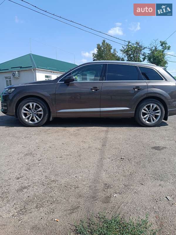 Позашляховик / Кросовер Audi Q7 2016 в Новому Бузі