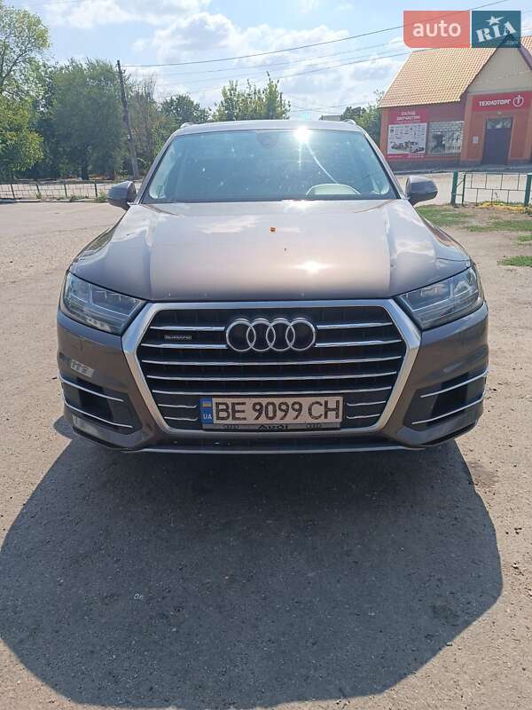 Позашляховик / Кросовер Audi Q7 2016 в Новому Бузі