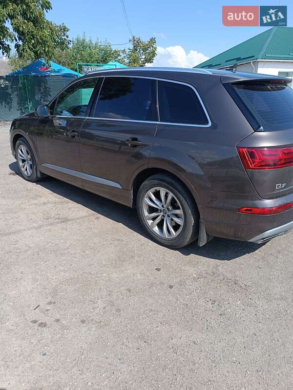 Позашляховик / Кросовер Audi Q7 2016 в Новому Бузі
