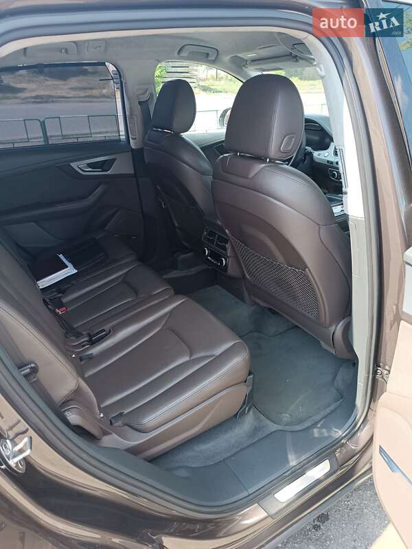 Позашляховик / Кросовер Audi Q7 2016 в Новому Бузі