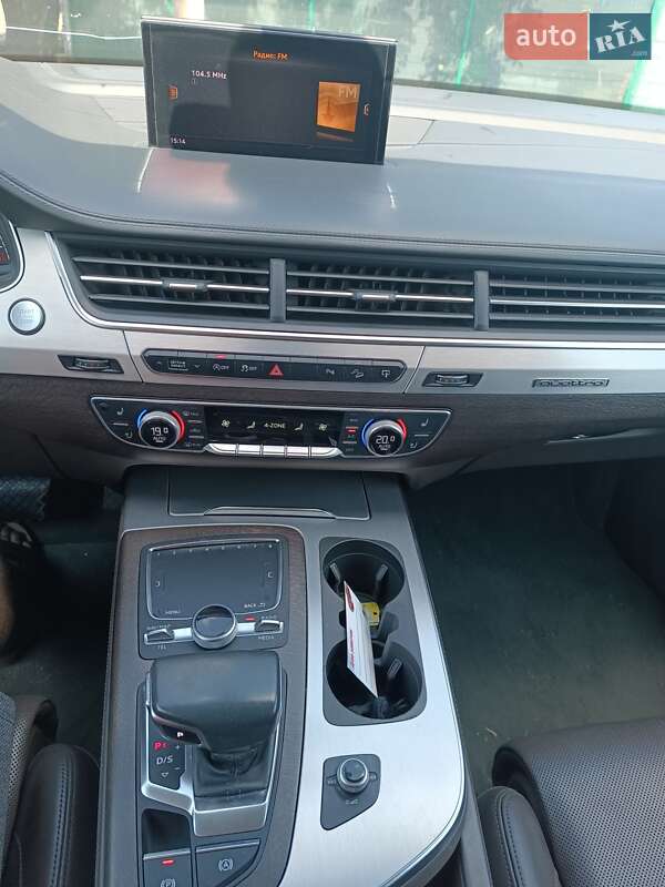 Позашляховик / Кросовер Audi Q7 2016 в Новому Бузі