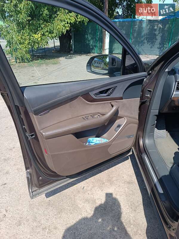 Позашляховик / Кросовер Audi Q7 2016 в Новому Бузі