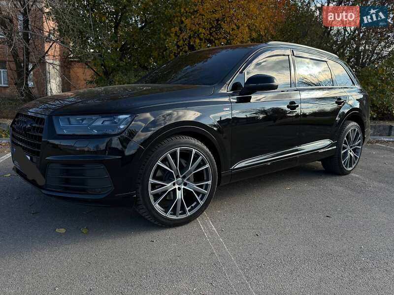 Позашляховик / Кросовер Audi Q7 2016 в Синельниковому