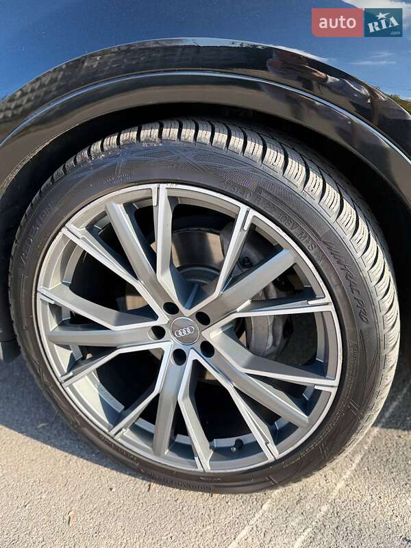 Позашляховик / Кросовер Audi Q7 2016 в Синельниковому