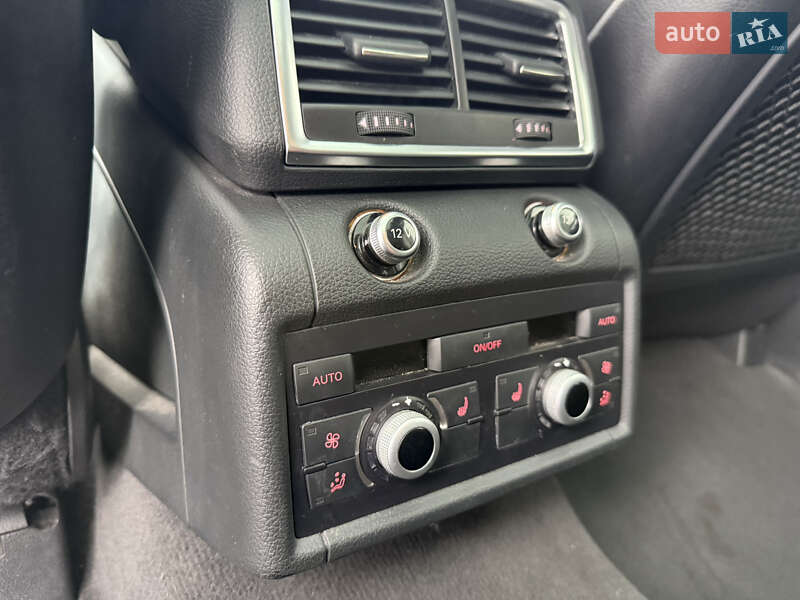 Позашляховик / Кросовер Audi Q7 2015 в Києві