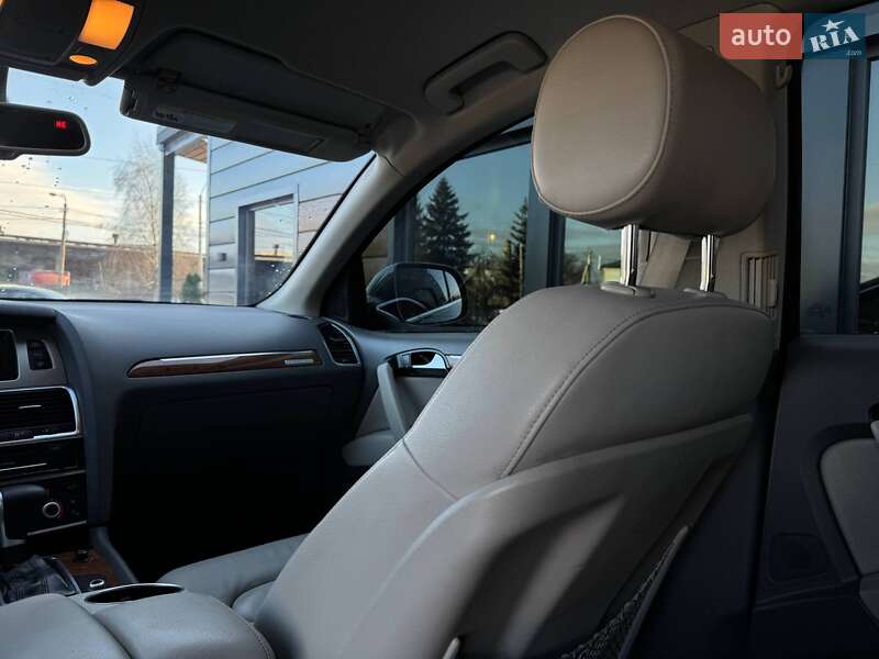 Позашляховик / Кросовер Audi Q7 2014 в Рівному