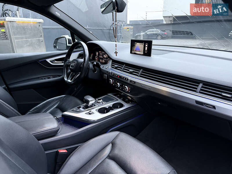 Позашляховик / Кросовер Audi Q7 2017 в Іршаві