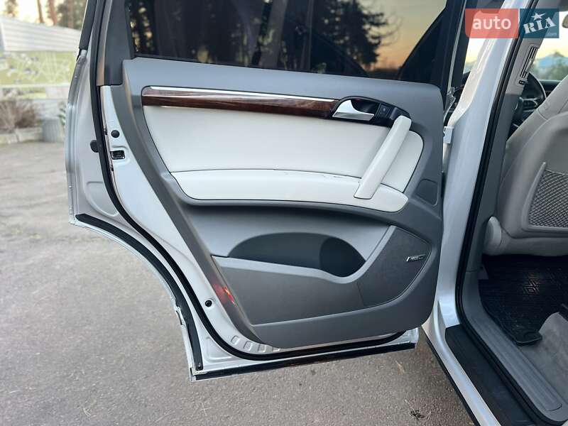 Позашляховик / Кросовер Audi Q7 2013 в Вінниці