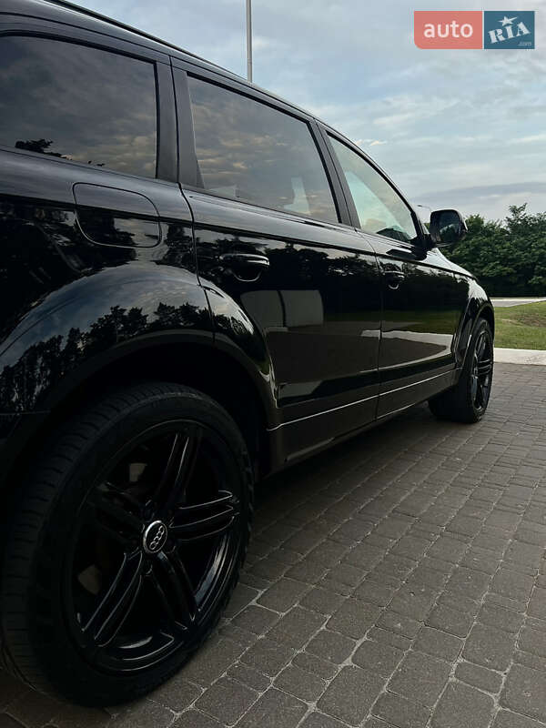 Позашляховик / Кросовер Audi Q7 2015 в Києві