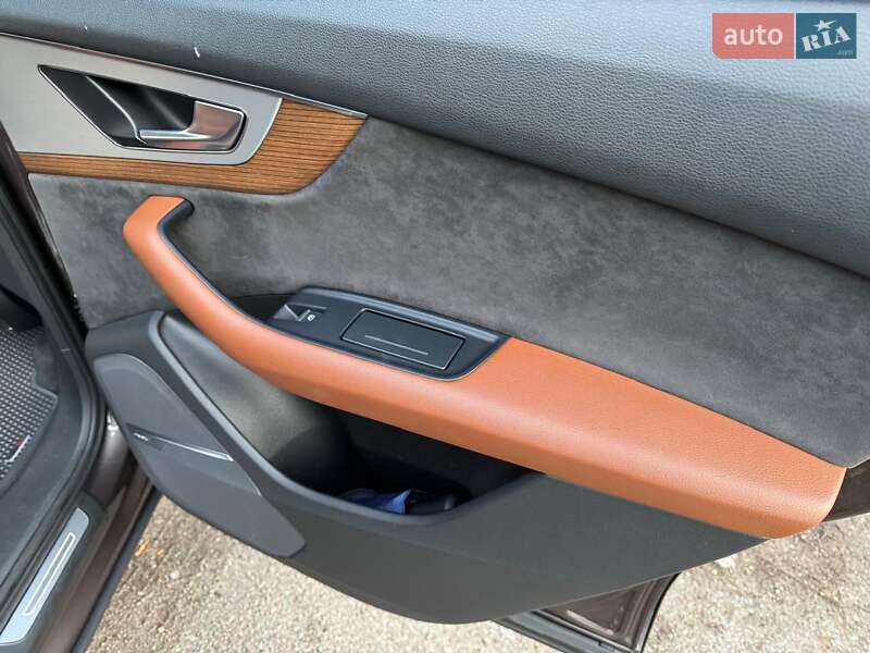 Позашляховик / Кросовер Audi Q7 2017 в Лохвиці