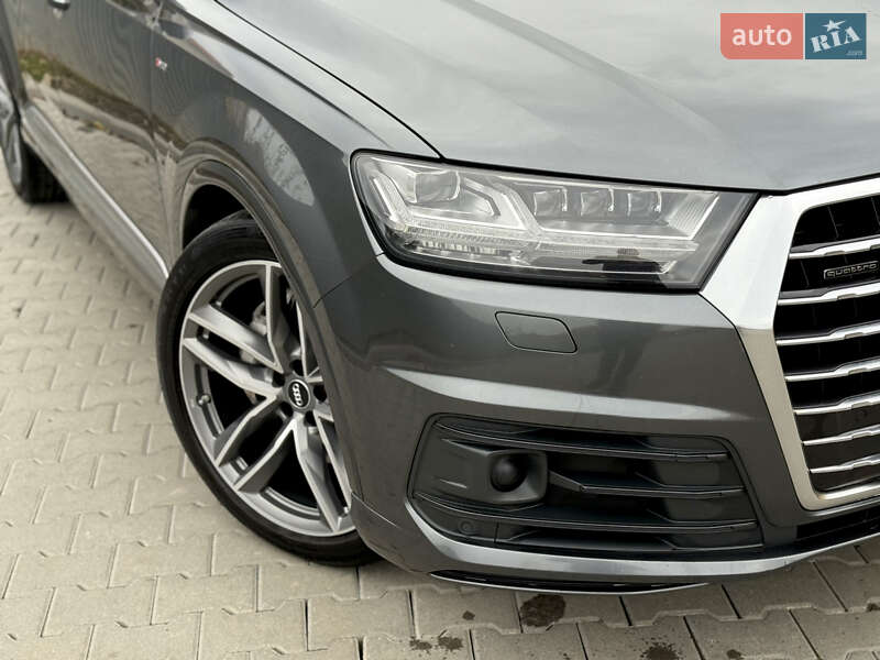 Внедорожник / Кроссовер Audi Q7 2015 в Ужгороде