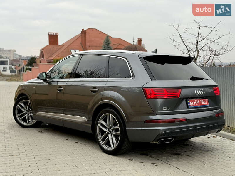 Внедорожник / Кроссовер Audi Q7 2015 в Ужгороде