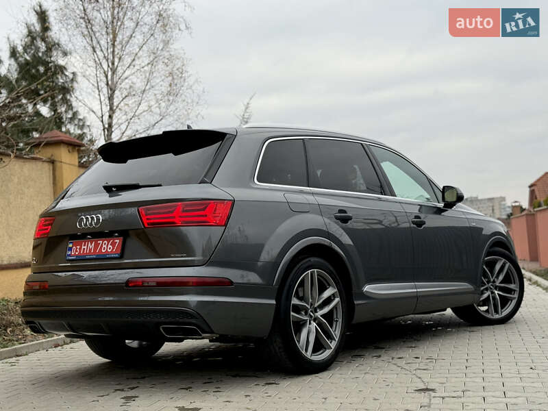 Внедорожник / Кроссовер Audi Q7 2015 в Ужгороде