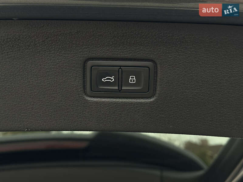 Внедорожник / Кроссовер Audi Q7 2015 в Ужгороде