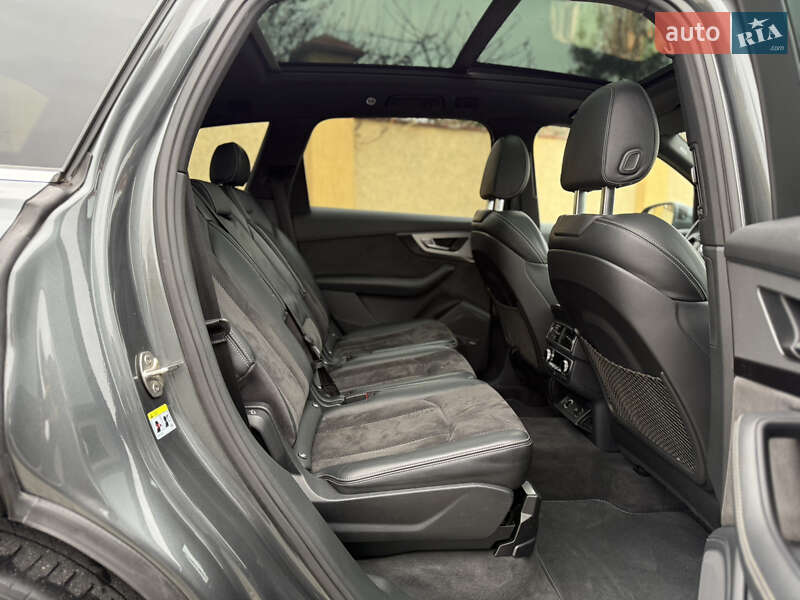 Внедорожник / Кроссовер Audi Q7 2015 в Ужгороде