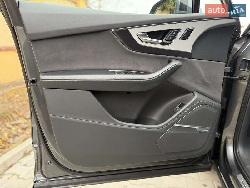 Внедорожник / Кроссовер Audi Q7 2015 в Ужгороде