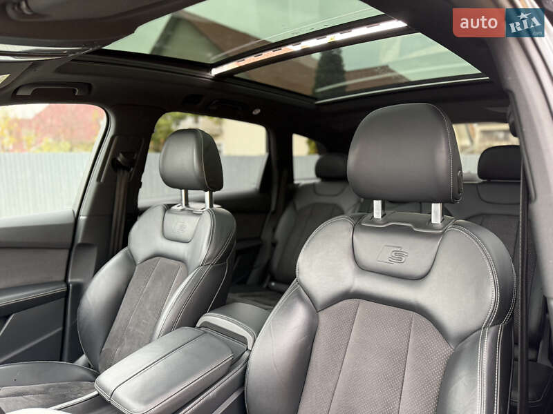 Внедорожник / Кроссовер Audi Q7 2015 в Ужгороде