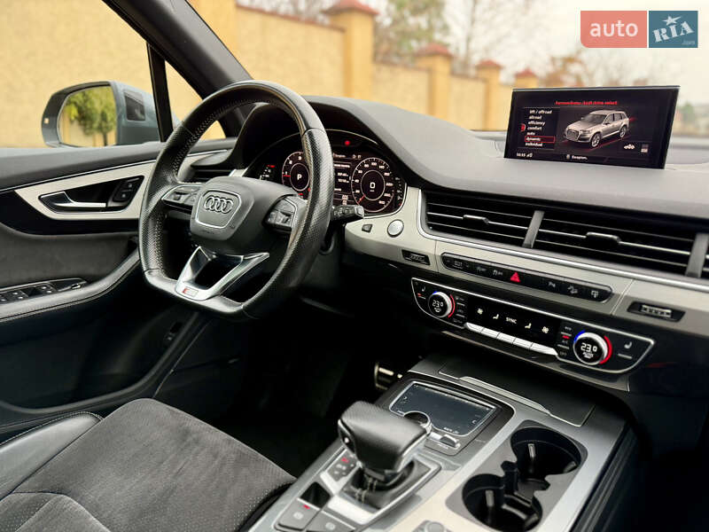 Внедорожник / Кроссовер Audi Q7 2015 в Ужгороде