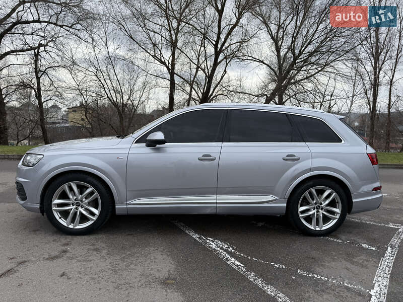 Позашляховик / Кросовер Audi Q7 2017 в Києві