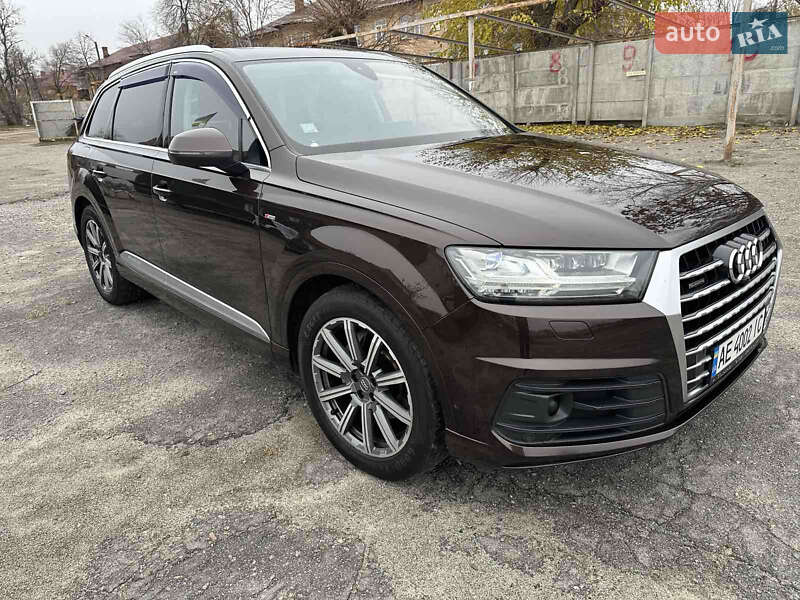 Позашляховик / Кросовер Audi Q7 2016 в Дніпрі