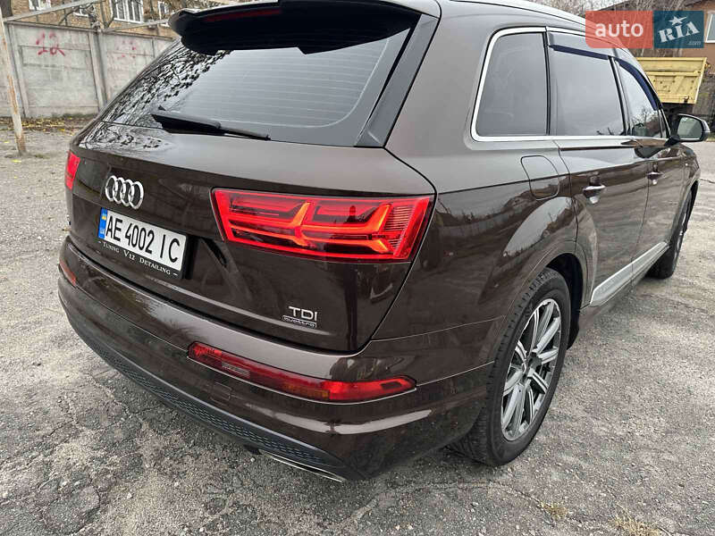 Позашляховик / Кросовер Audi Q7 2016 в Дніпрі